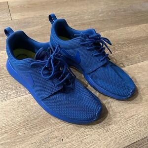 Nike Roshe Royal Blue Sneakers